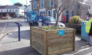 Dave Dobson for making these fabulous replacement olive planters from timber donated by Solo Building Supplies Dave Dobson for making these fabulous replacement olive planters from timber donated by Solo Building Supplies